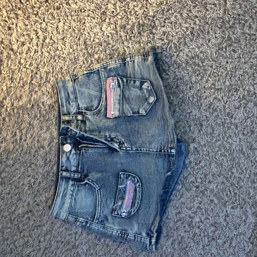 Washed out shorts